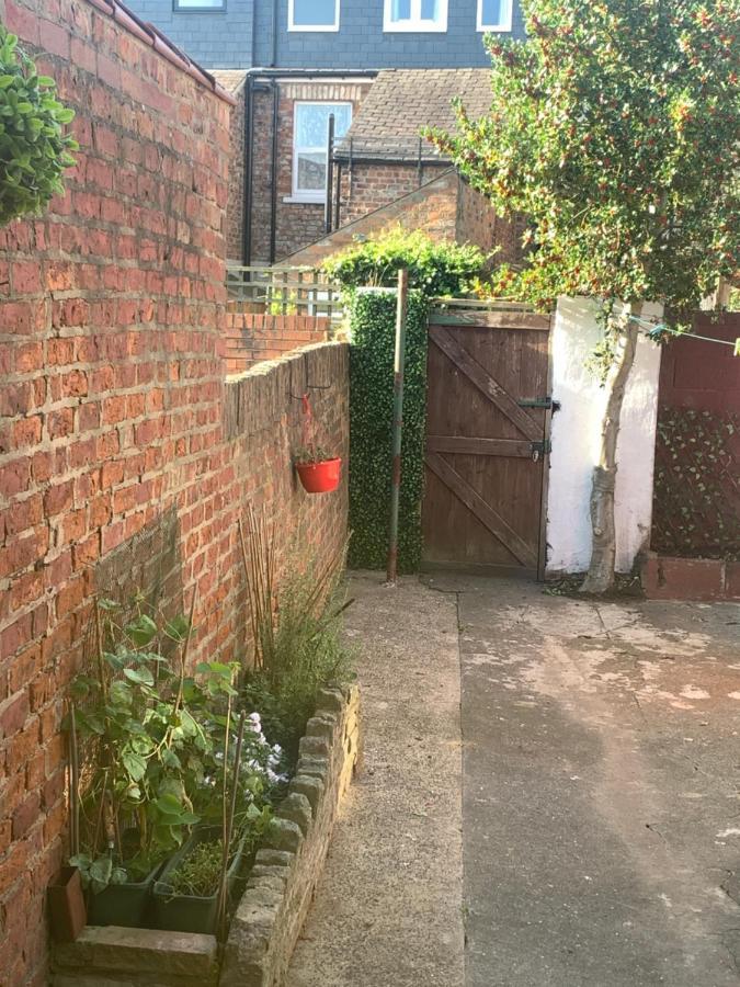 Lovely City Town House With Free Parking Sleeps 2 To 6 Guests York Exterior photo
